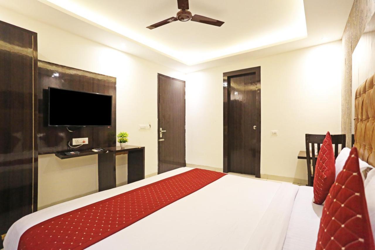 Hotel Iconic Near Delhi Igi International Airport