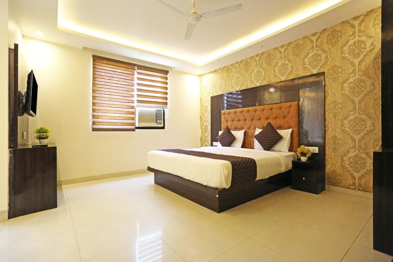 Hotel Iconic Near Delhi Igi International Airport 3*