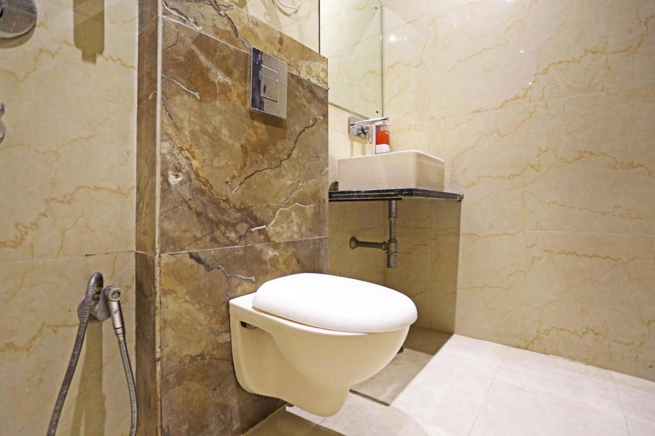 Hotel Iconic Near Delhi Igi International Airport