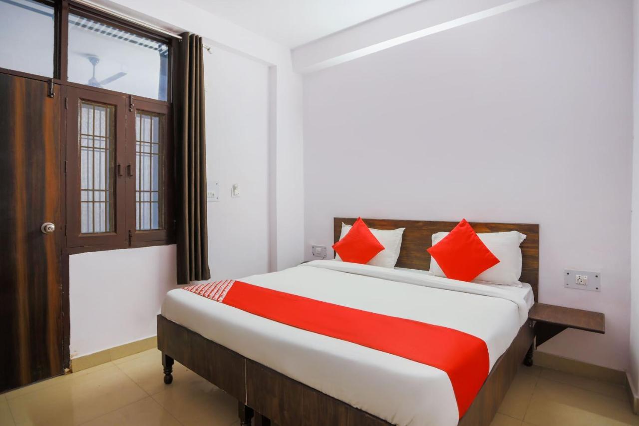 Hotel Oyo Flagship 70819 Royal King 3*