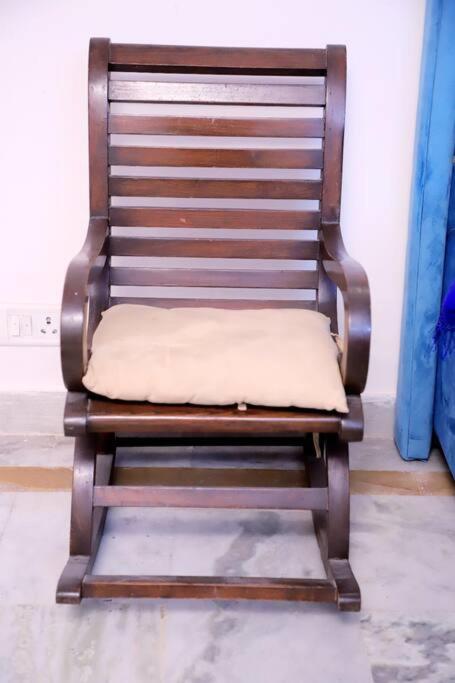 Divine India Service Apartment,2bhk, D-198,saket Apartment