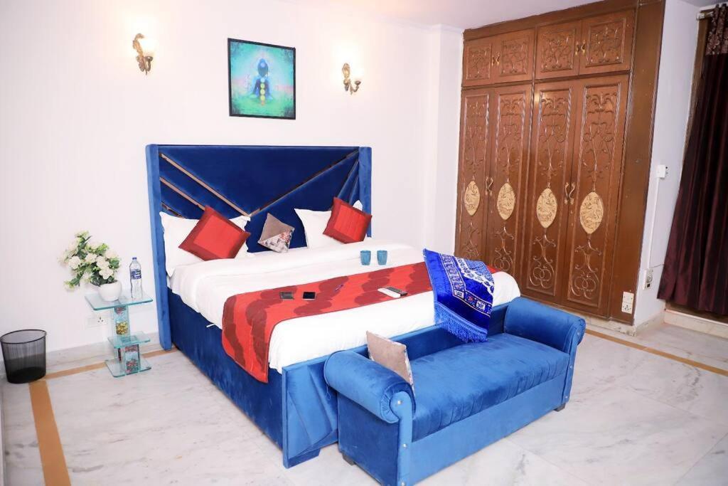 Divine India Service Apartment,2bhk, D-198,saket Apartment New Delhi