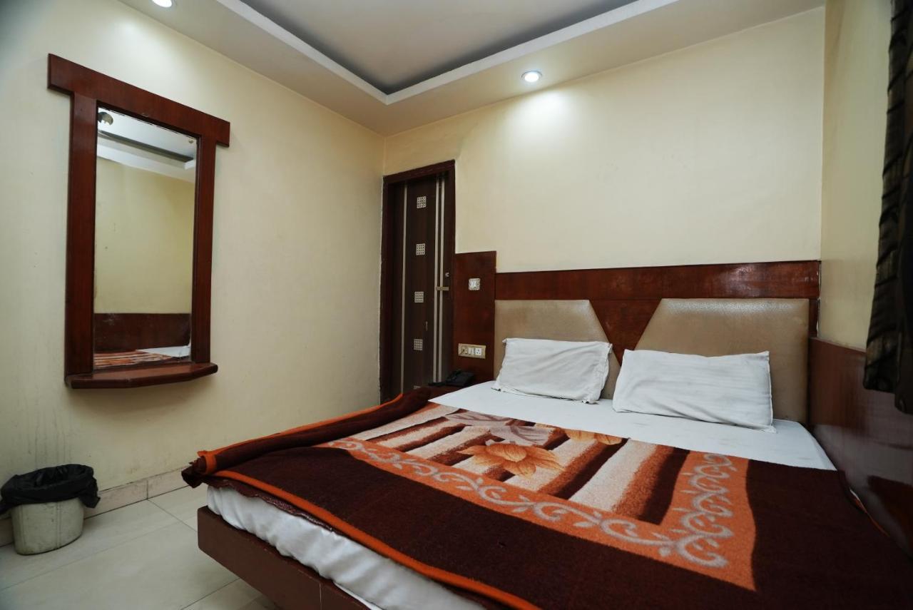 Ashirwad Near Railway Station, Paharganj 3* New Delhi
