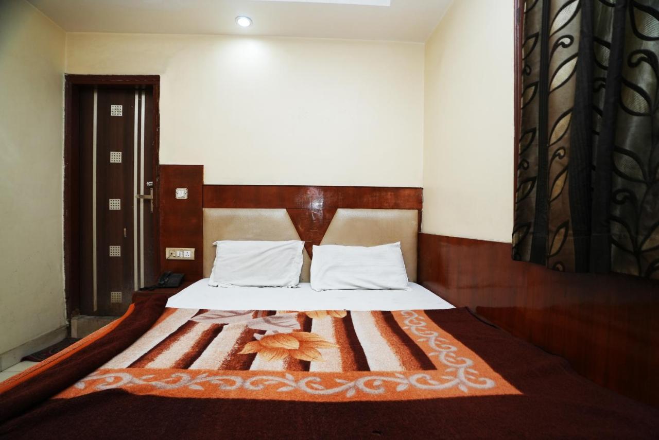 Ashirwad Near Railway Station, Paharganj 3*