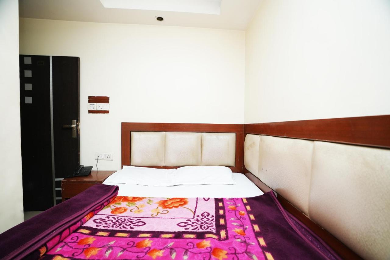 Hotel Ashirwad Near Railway Station, Paharganj 3*