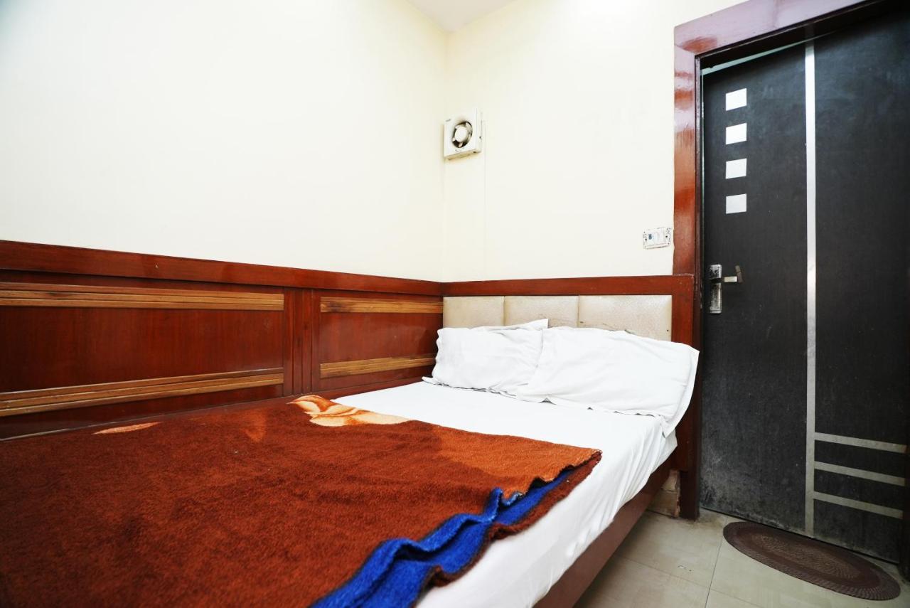 Ashirwad Near Railway Station, Paharganj 3*