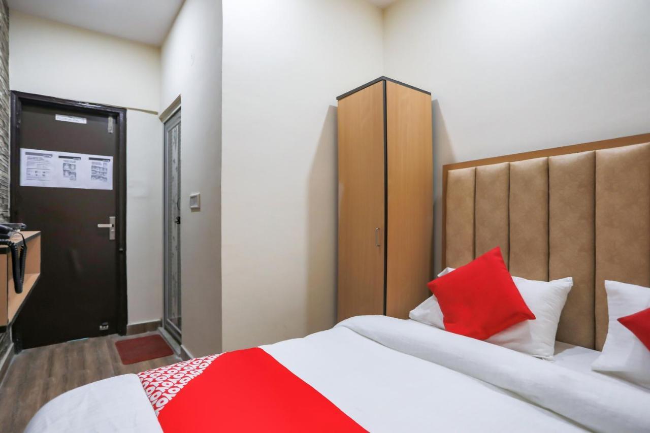 Oyo Flagship 7705 The Sky Residency 3* Nova Deli