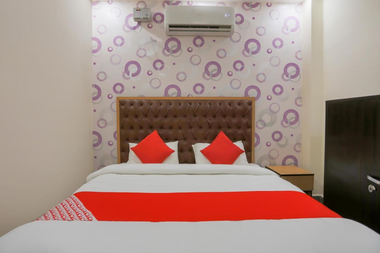 Oyo Flagship 7705 The Sky Residency Hotel 3*