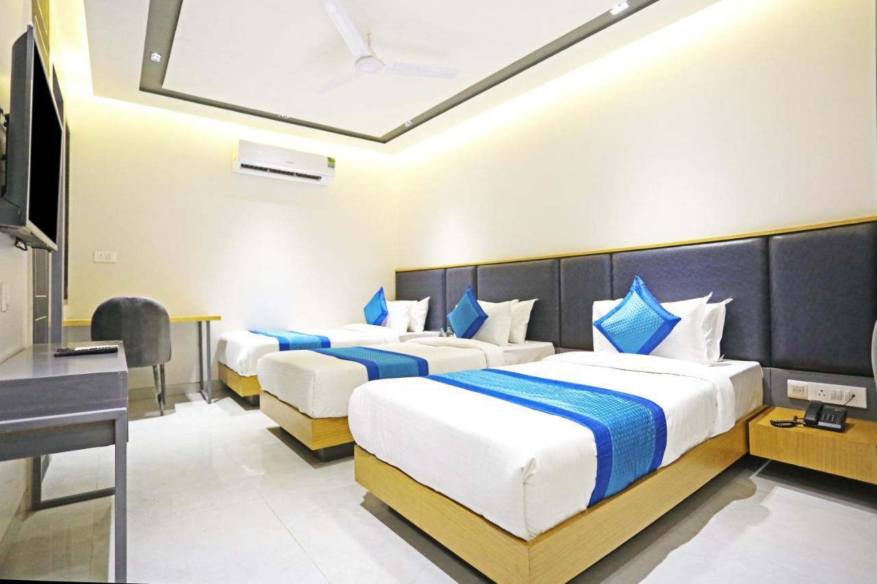 Applewood Residency - Offering Free Airport Drop Hotel