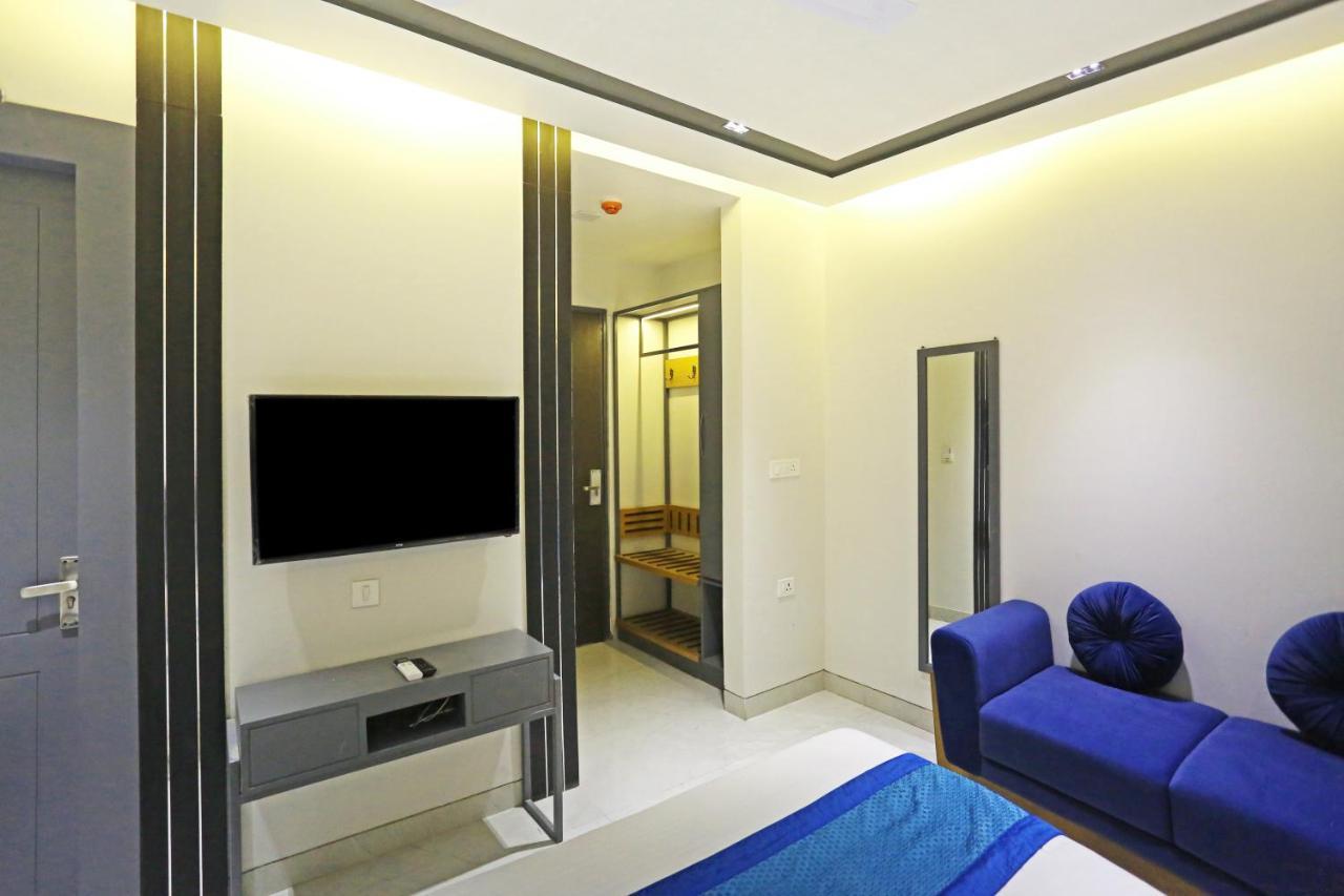 Hotel Applewood Residency - Offering Free Airport Drop 3*