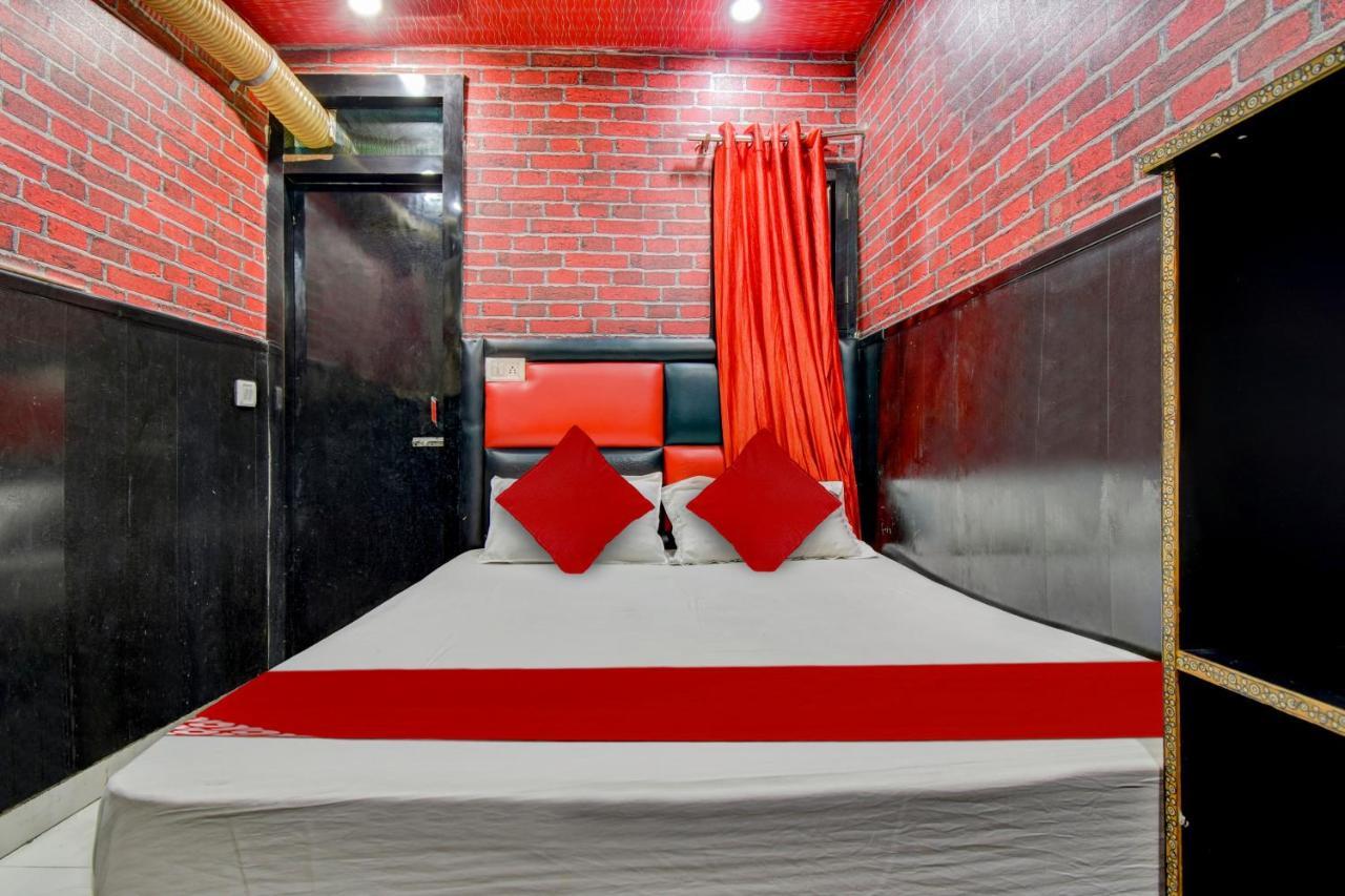 Hotel Oyo Flagship 81436 Royal Plaza New Delhi