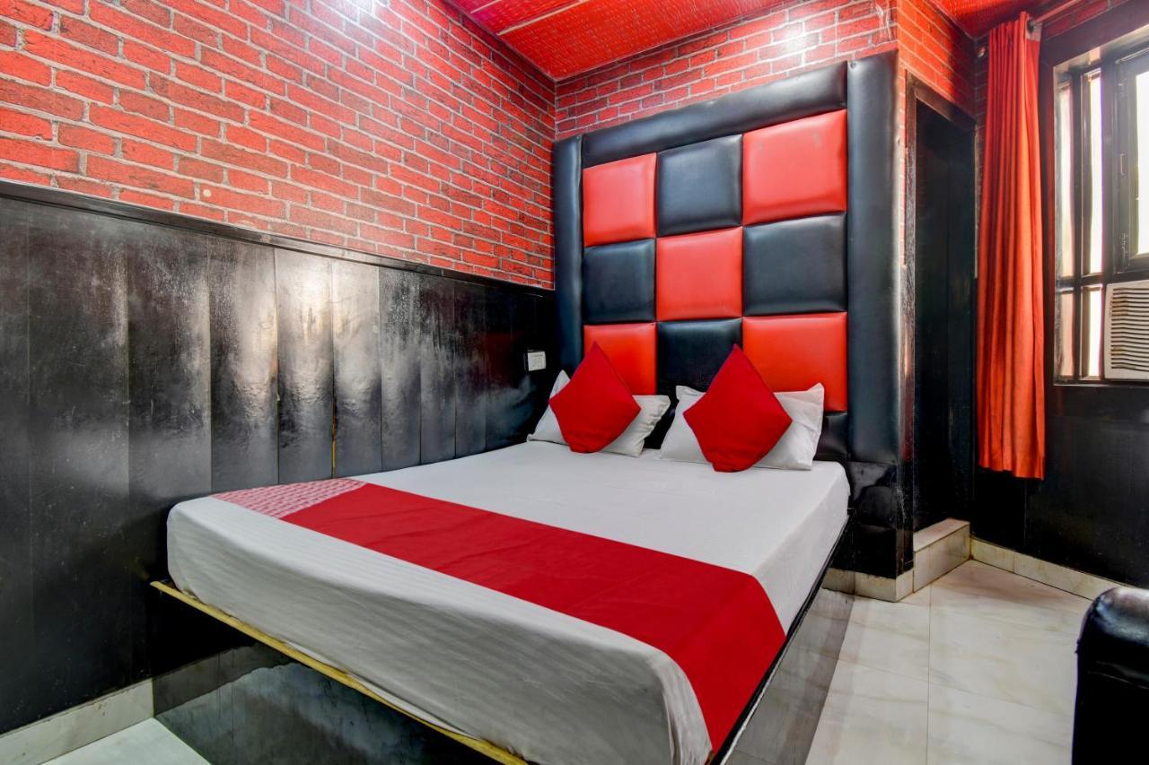 Hotel Oyo Flagship 81436 Royal Plaza 3*