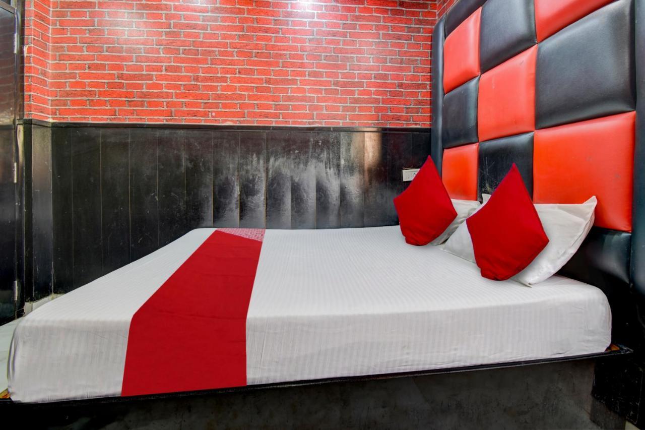 Hotel Oyo Flagship 81436 Royal Plaza 3*