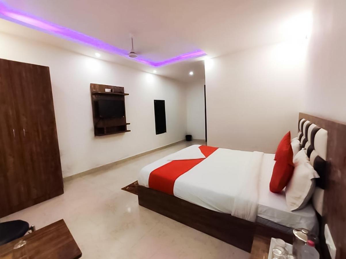 Hotel Roomshala 080 Kings 3*