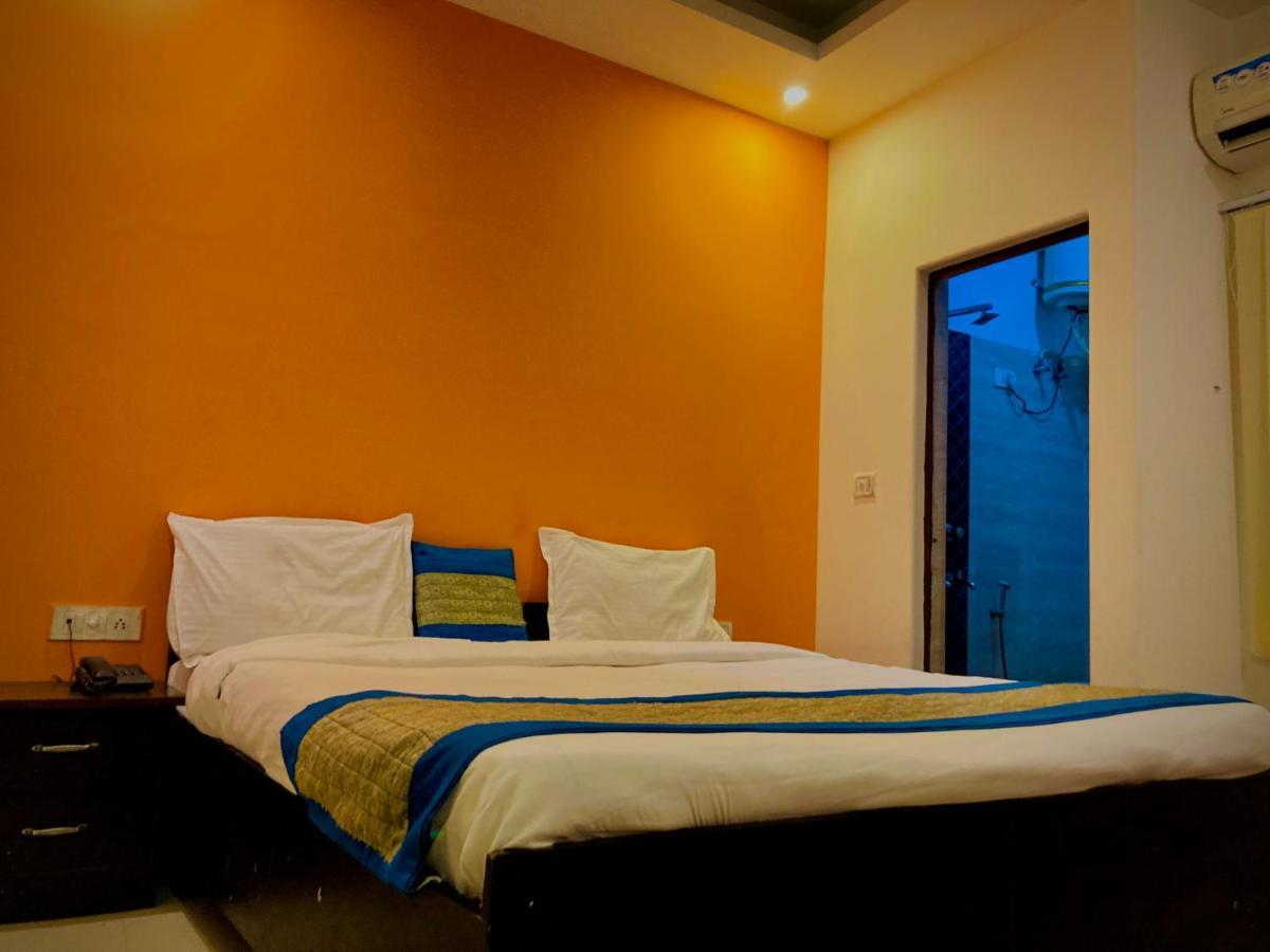 Diamond Star Suites 2* Nova Deli