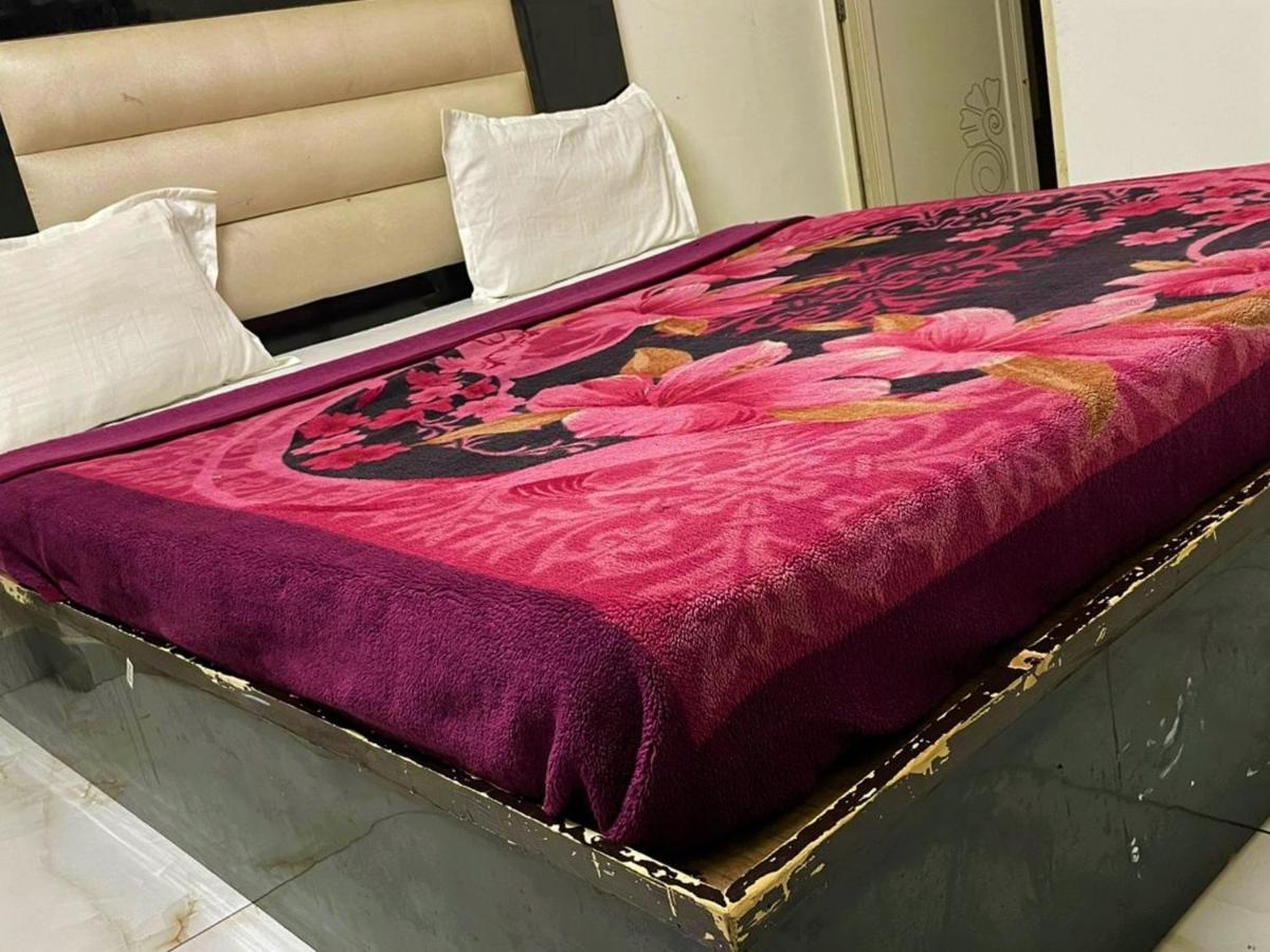 Hotel The Paramont Plaza Igi Airport 4*