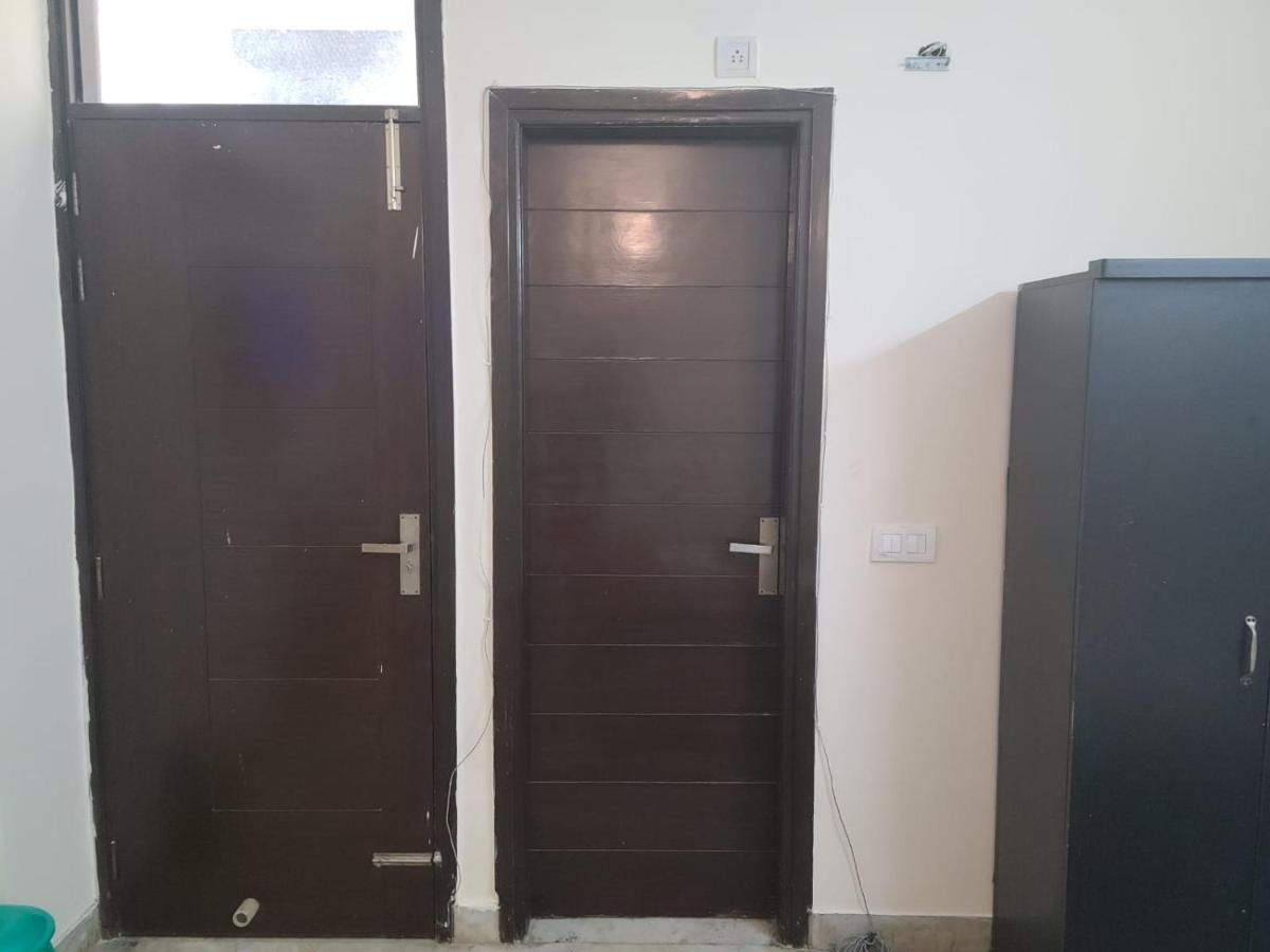 Premium In Chittaranjan Park, 3*