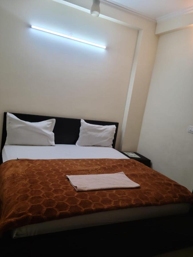 Hotel Premium In Chittaranjan Park,