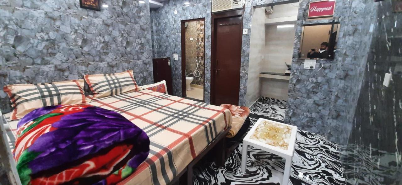Aggarwal Luxury Room: Private Kitchen & Balcony In Lajpat Nagar