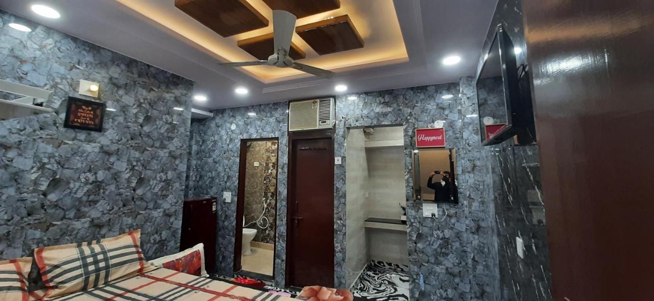 Aggarwal Luxury Room: Private Kitchen & Balcony In Lajpat Nagar