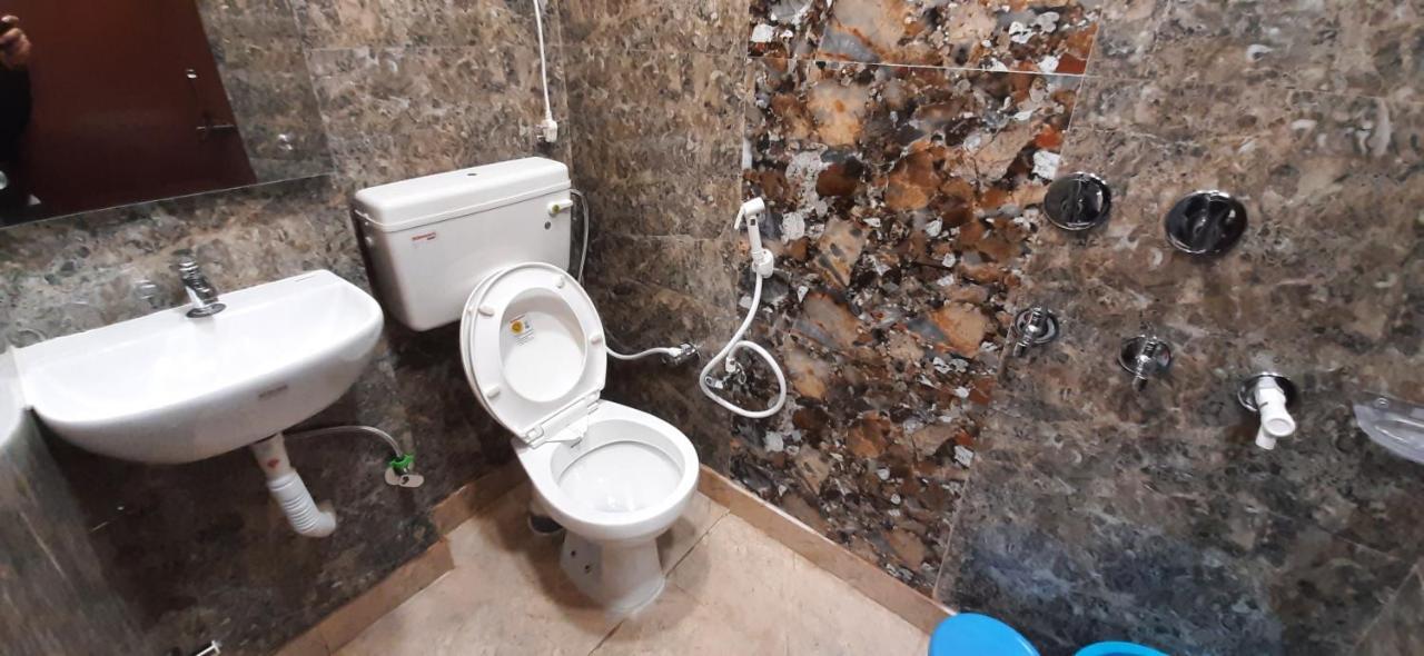 Guest house Aggarwal Luxury Room: Private Kitchen & Balcony In Lajpat Nagar