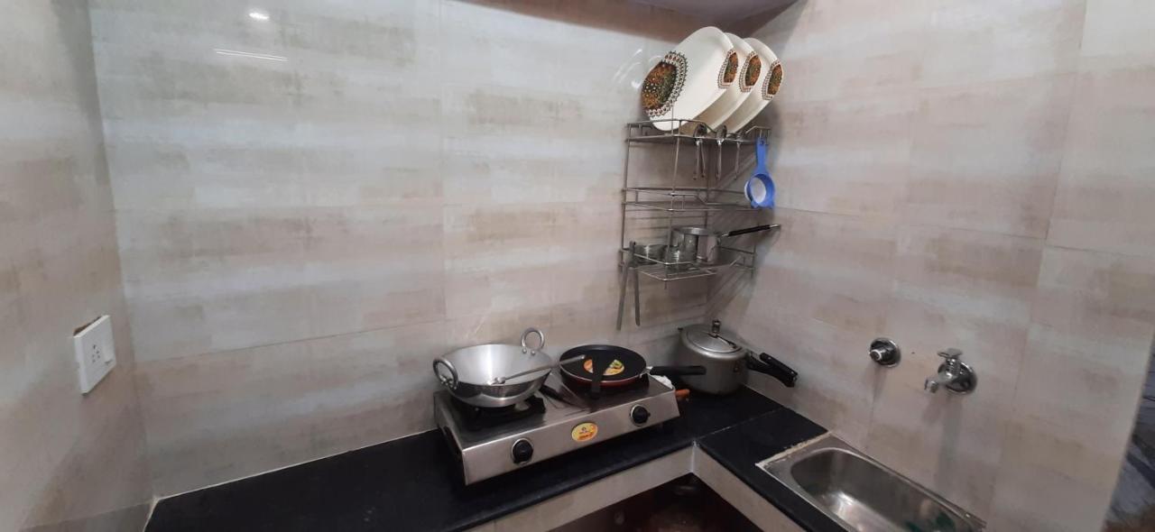 Aggarwal Luxury Room: Private Kitchen & Balcony In Lajpat Nagar