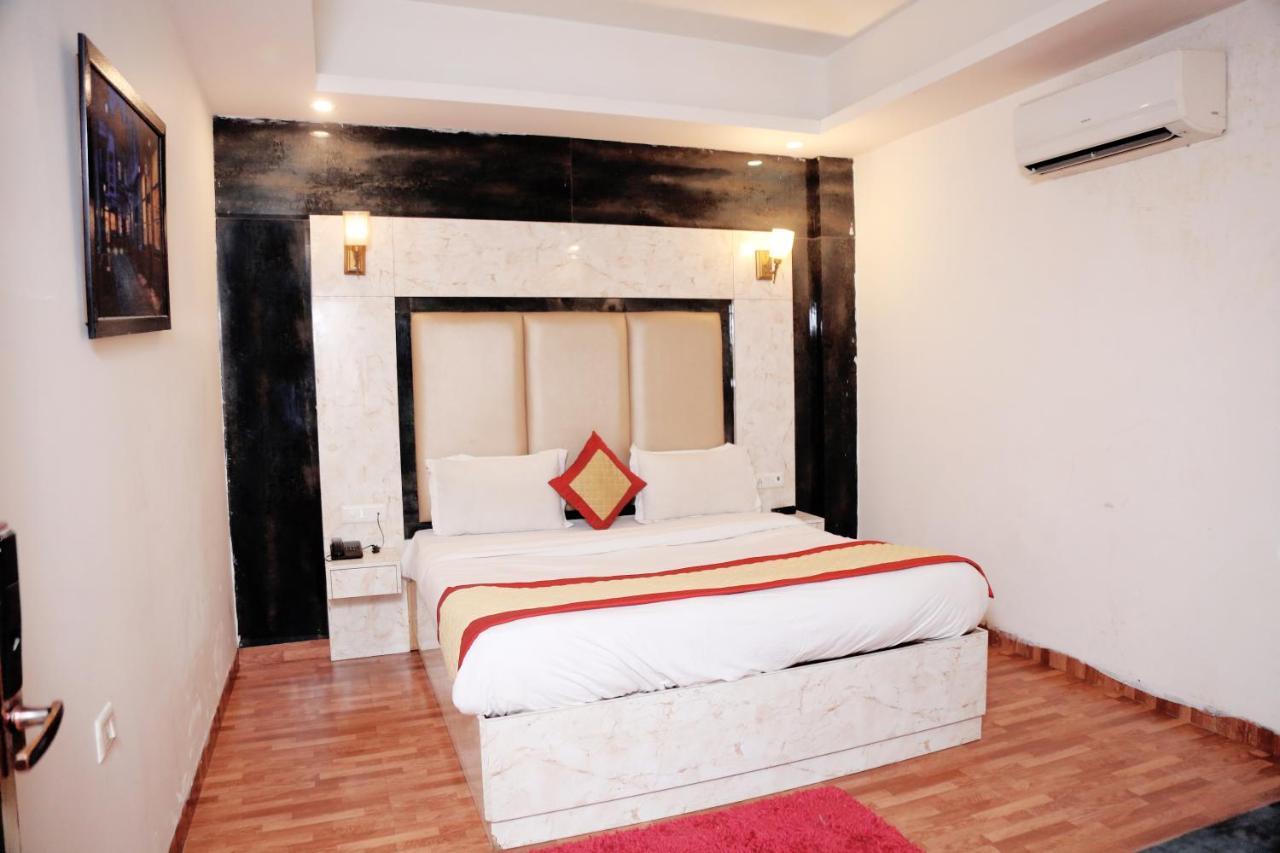 Plazzo Igi 3* New Delhi