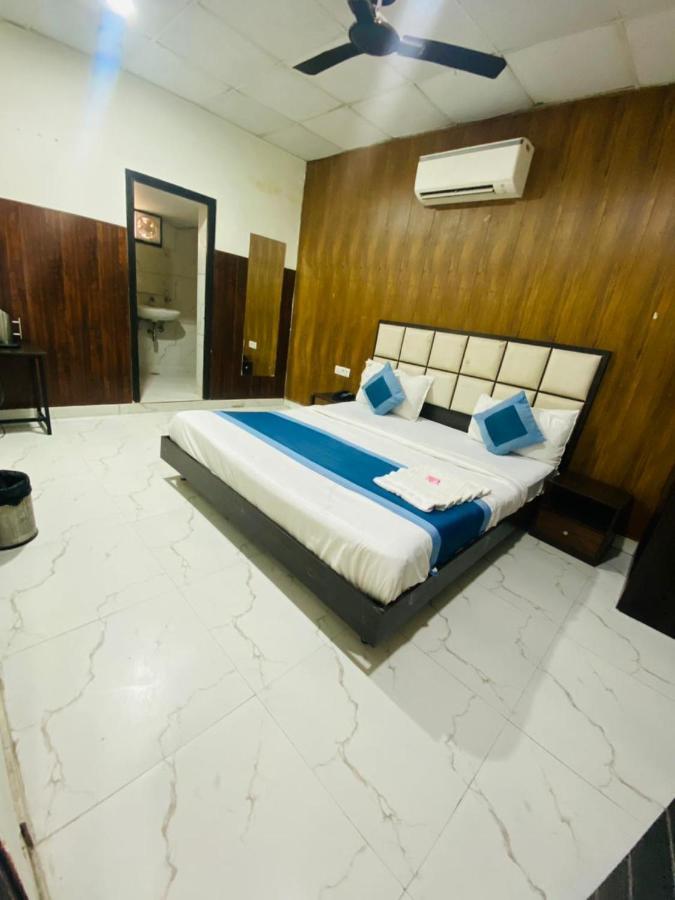 Mannat International At Paschim Vihar 3* New Delhi