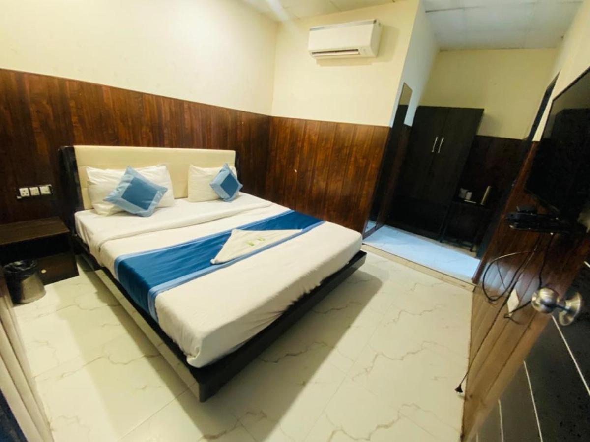 Mannat International At Paschim Vihar