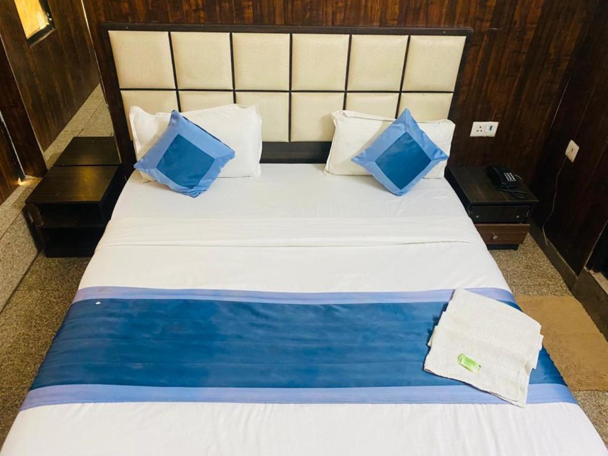 Hotel Mannat International At Paschim Vihar