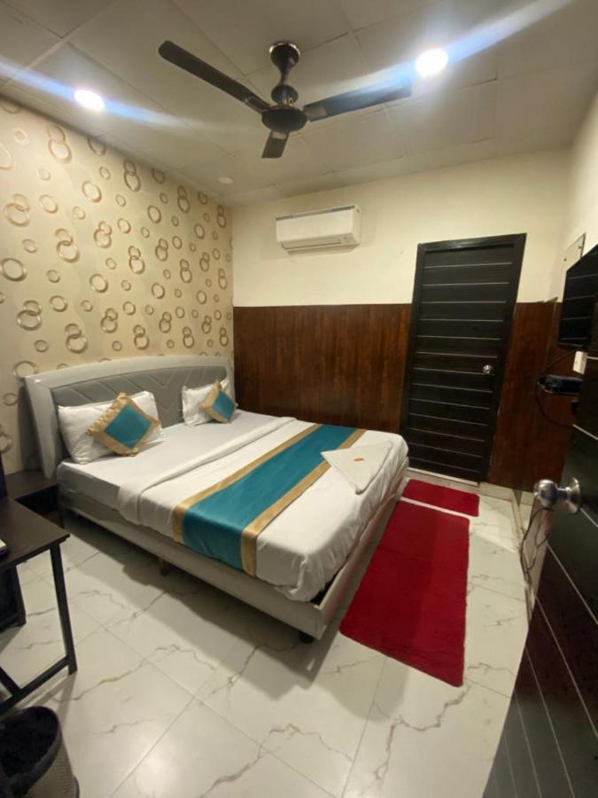 Mannat International At Paschim Vihar