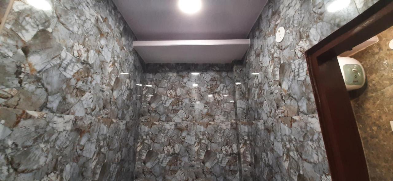 Aggarwal Luxury Room: Private Kitchen & Balcony In Lajpat Nagar *