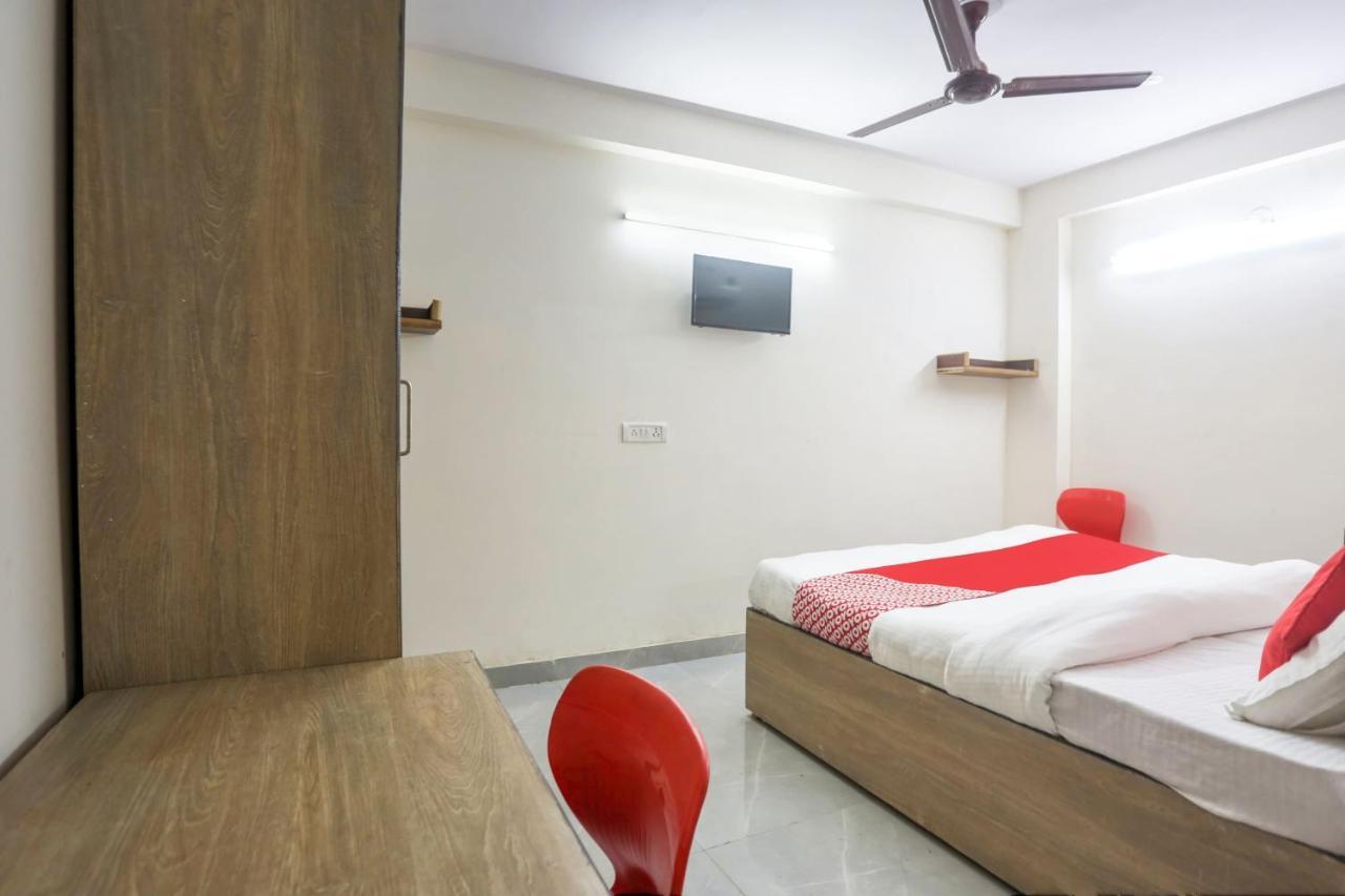 Hotel O 77674 White