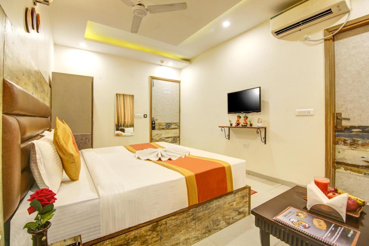 Gracious By Vishesh & Hotel New Delhi