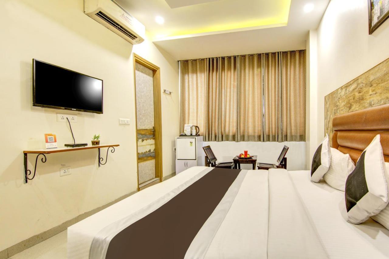 Gracious By Vishesh & Hotel New Delhi