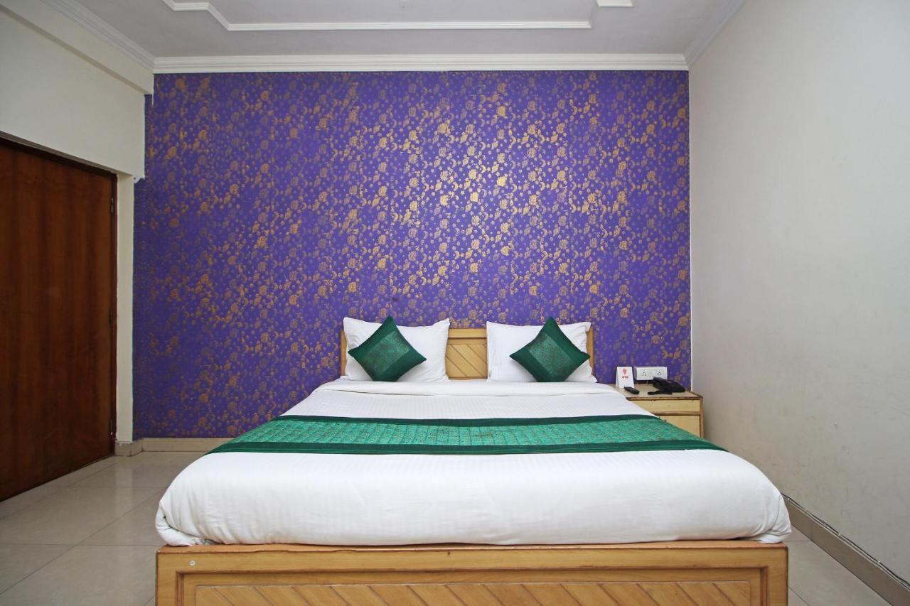 Oyo Galaxy New Delhi