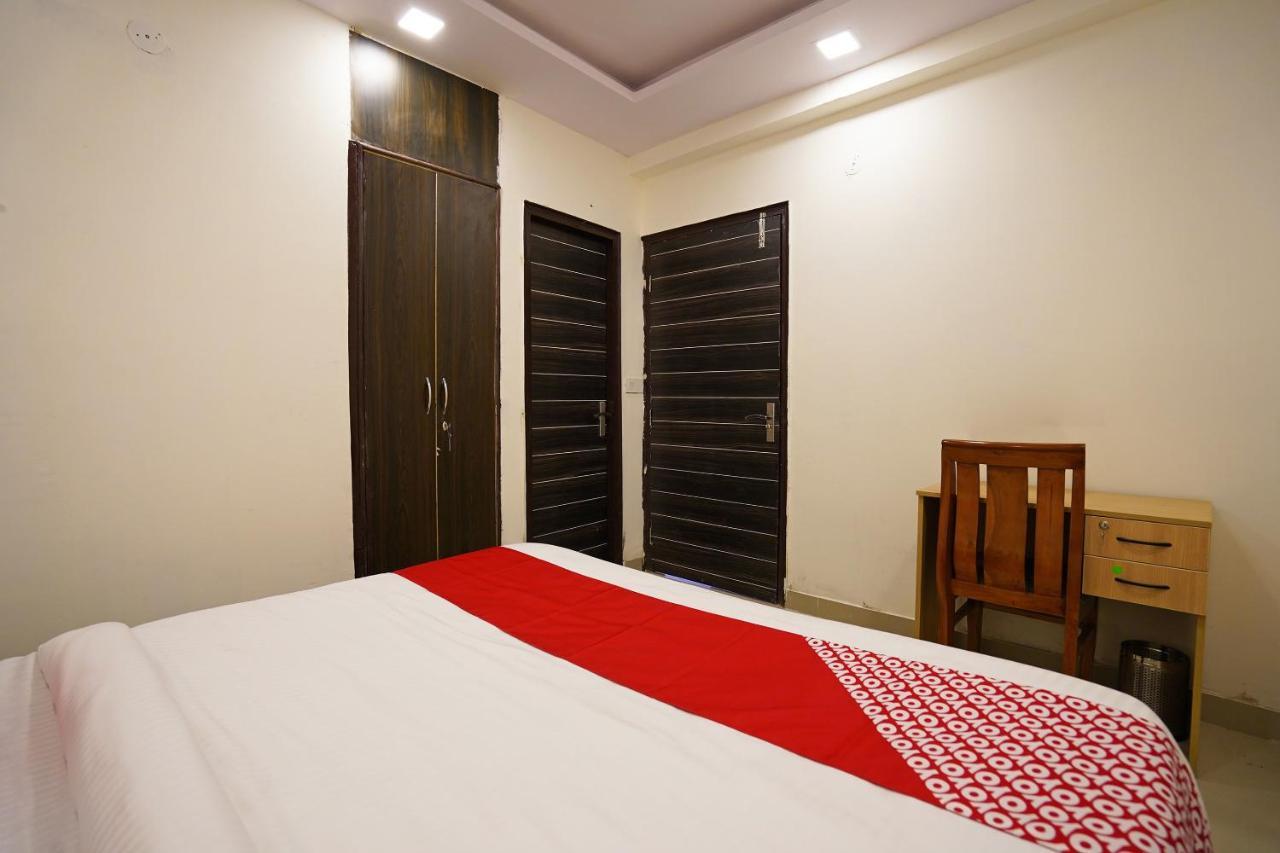 Oyo Discovery Near New Ashok Nagar Metro Station 3*