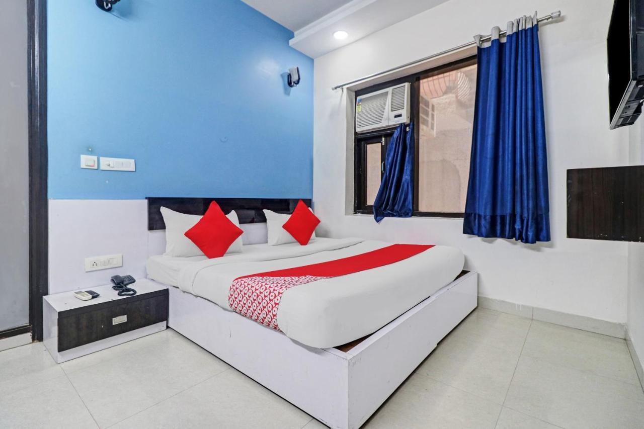 Oyo 12675 Star Hotel 3*