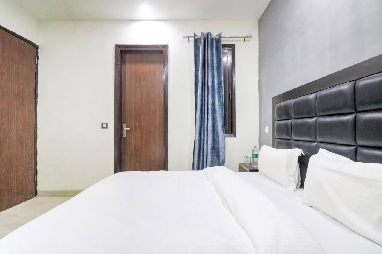 Collection O Mahavir Enclave Near Dashrath Puri Metro Station Hotel