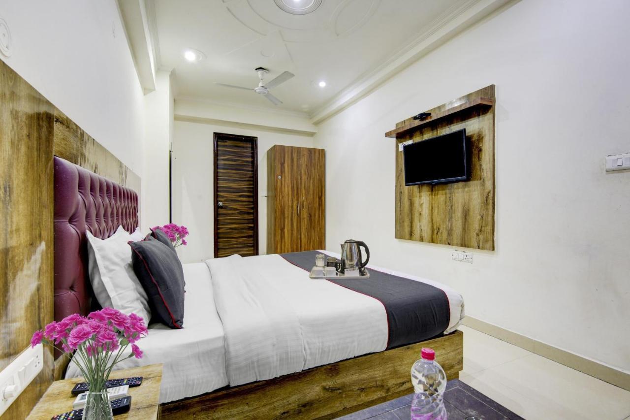 Collection O Golden Blue Near Dwarka Sector 21 Metro Station Hotel 3*