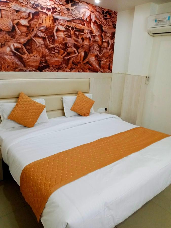 Aditya Near Railway Station Main Bazar Hotel 3*