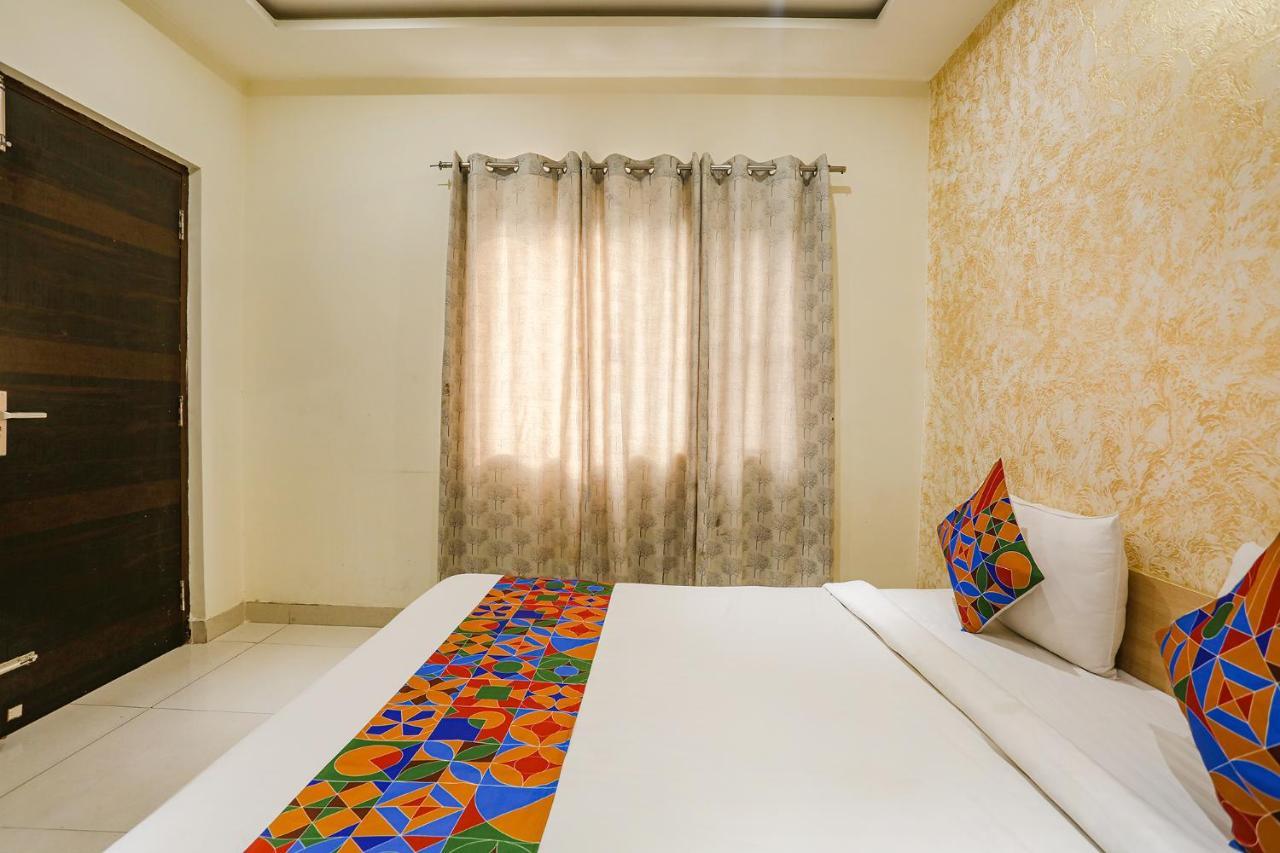 Hotel Fabexpress V4 Residency New Delhi