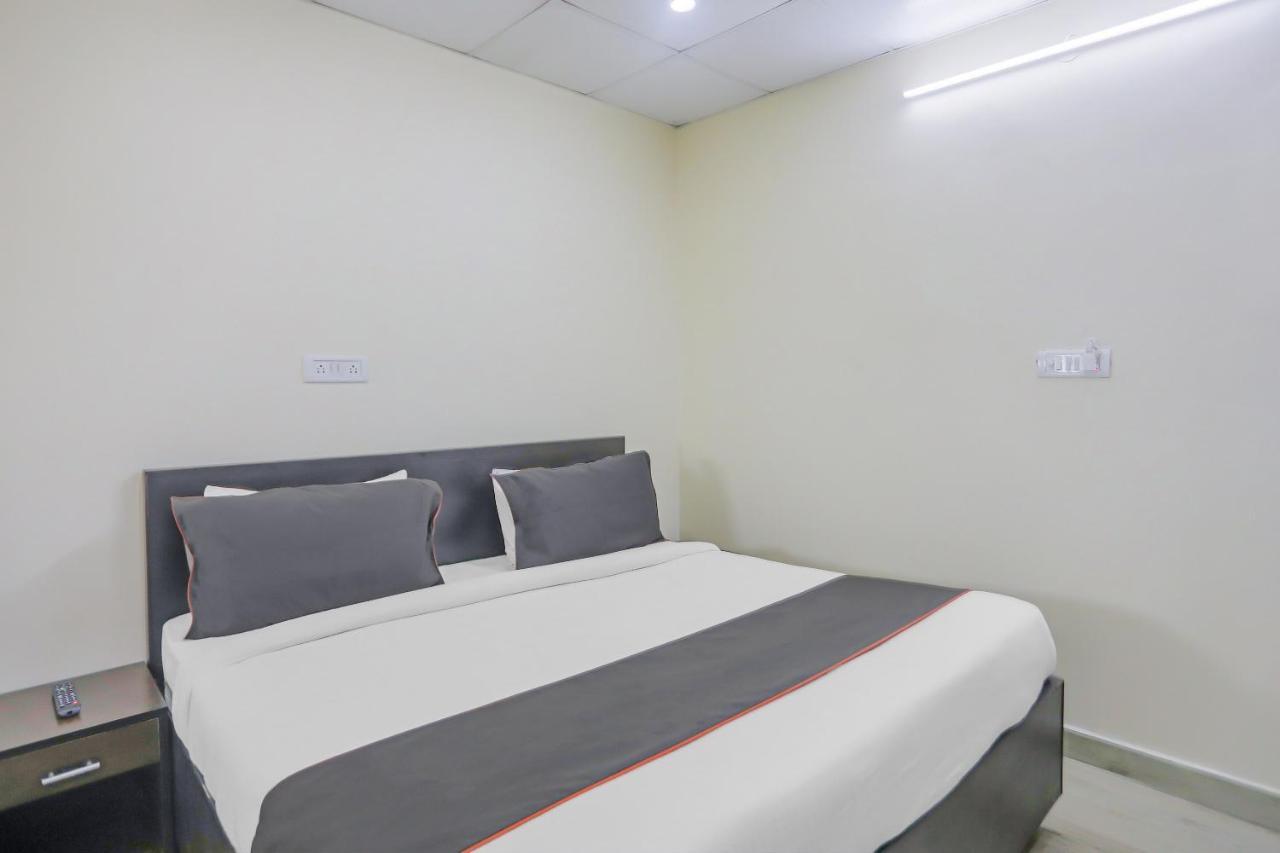 Hotel Collection O A3s Near Dilli Haat Ina