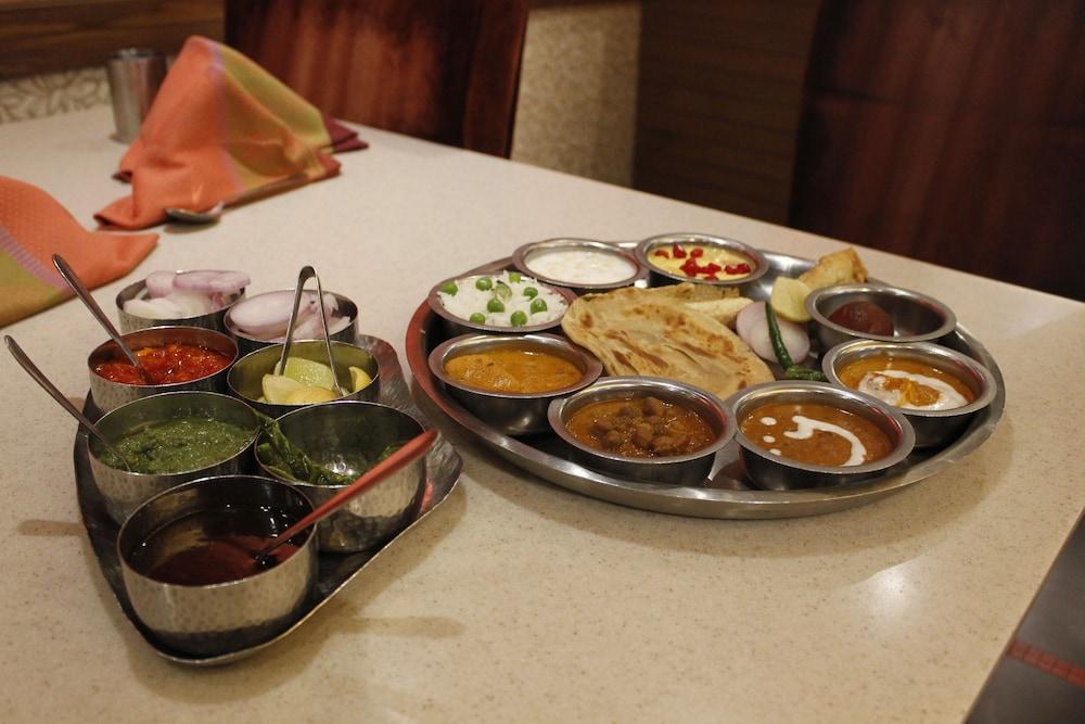 Swati Deluxe Hotel