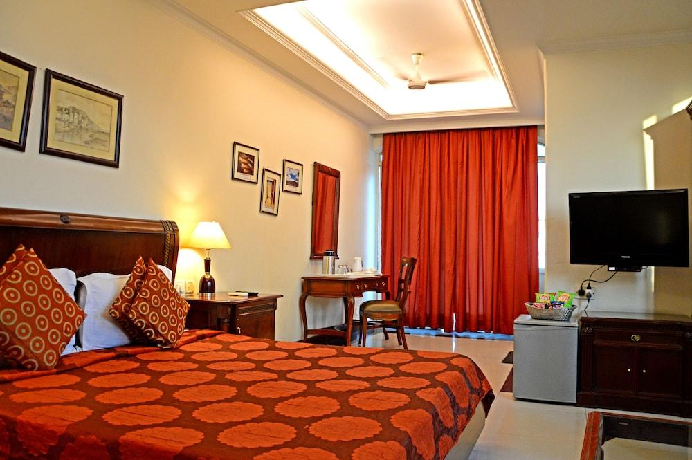 Ajanta Hotel 3*
