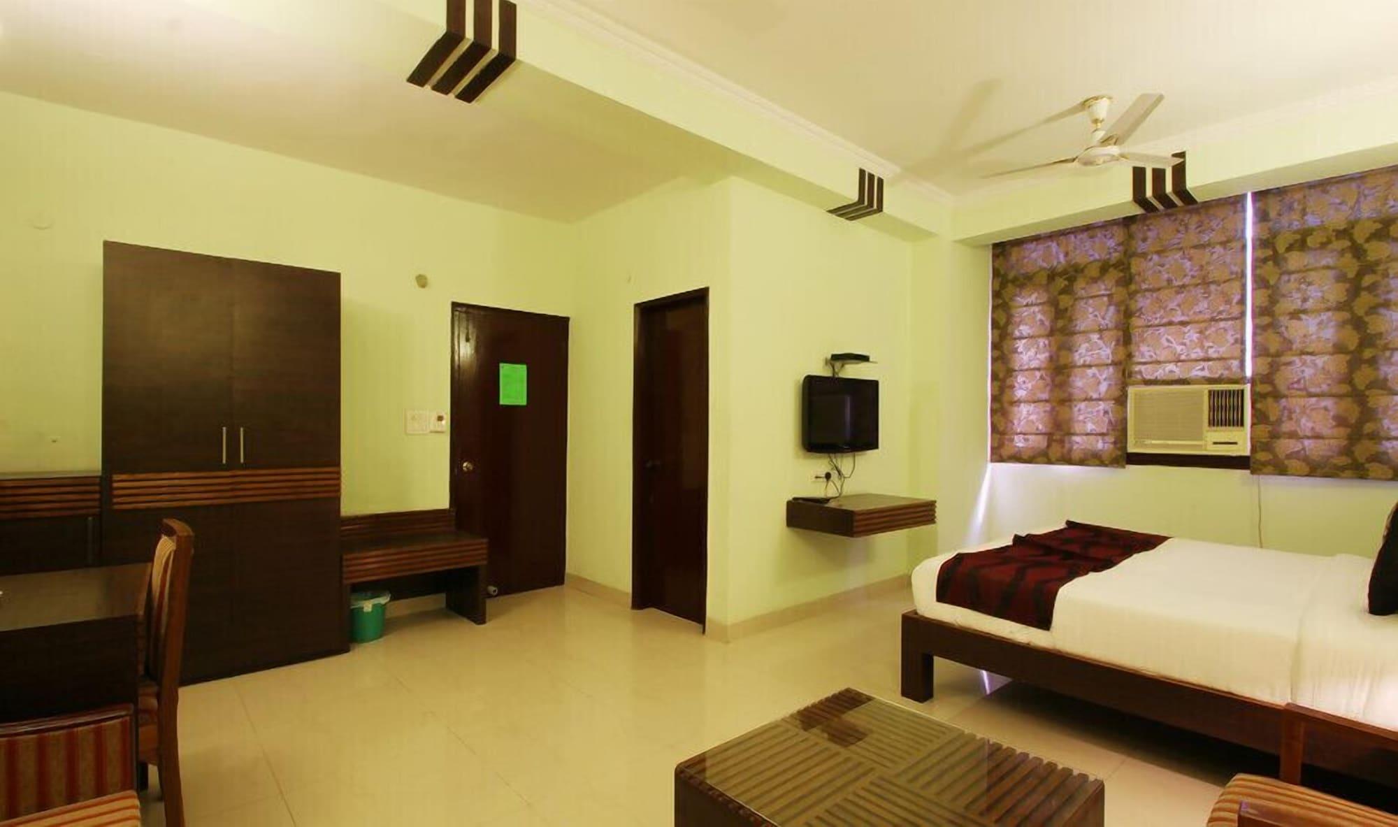 Hotel The Crest 3*
