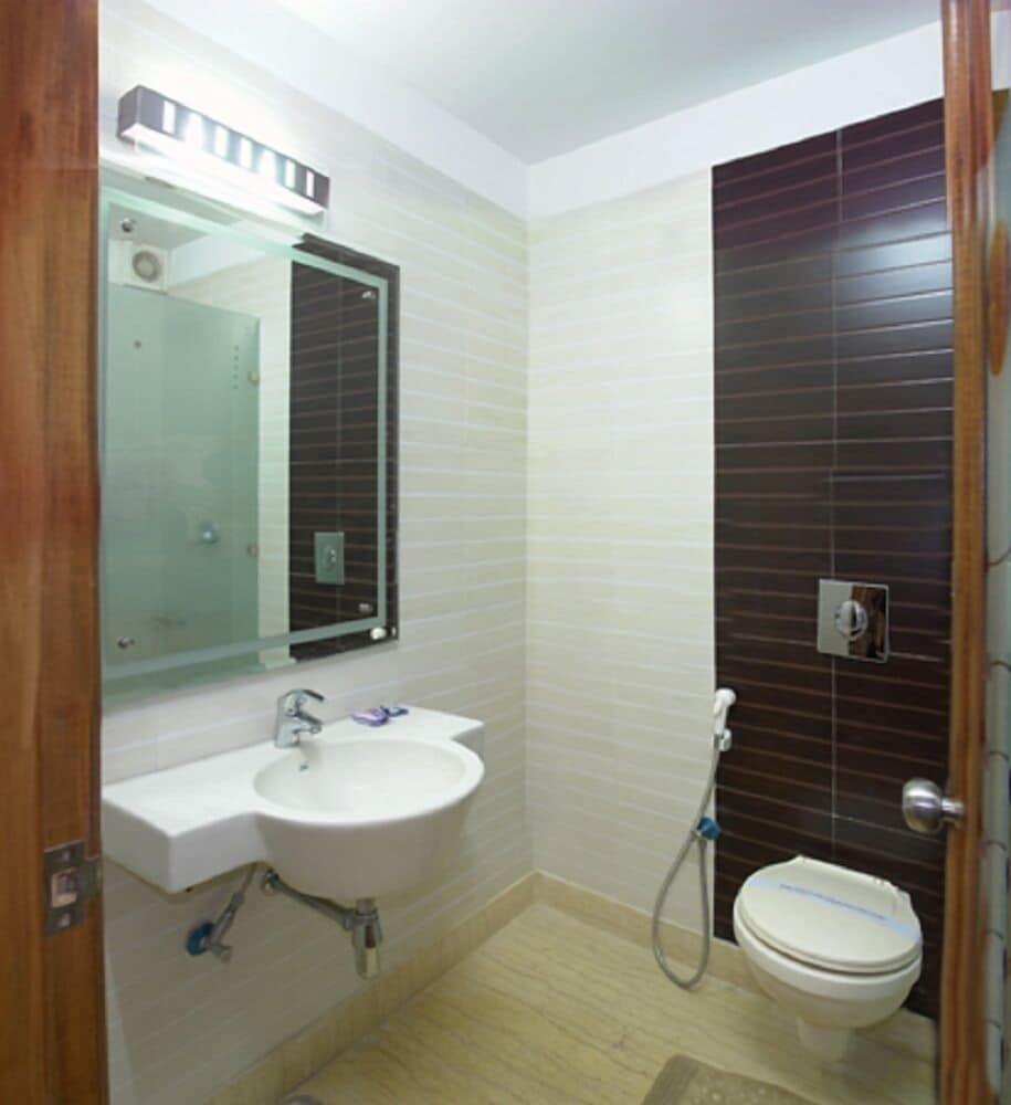 Apra Deluxe Hotel 3*