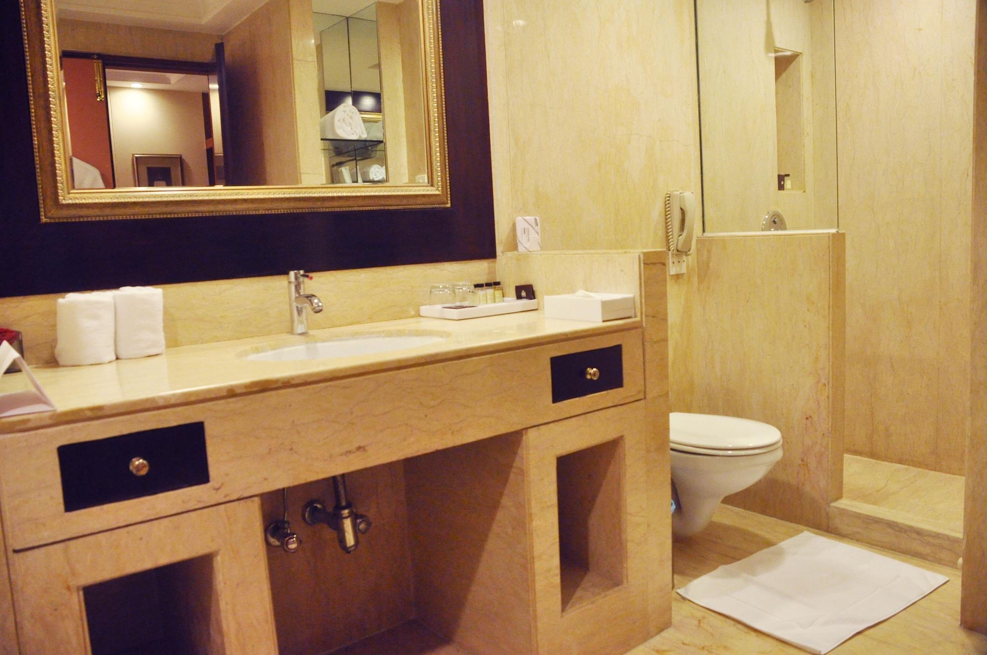 Hotel The Hans, New Delhi