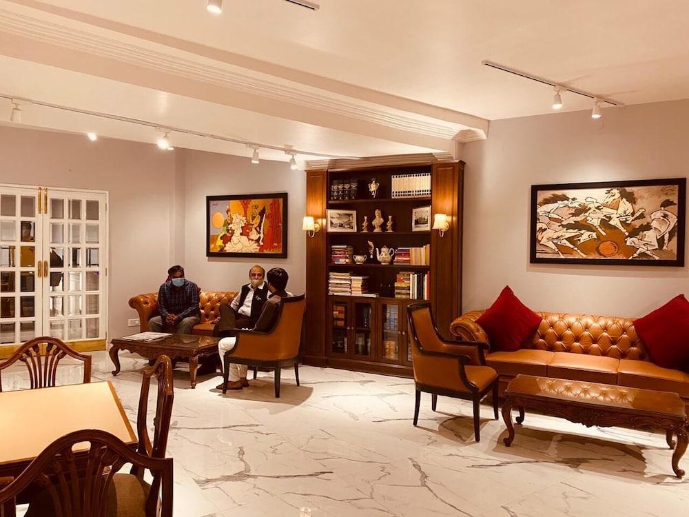 Hotel Jukaso Down Town New Delhi