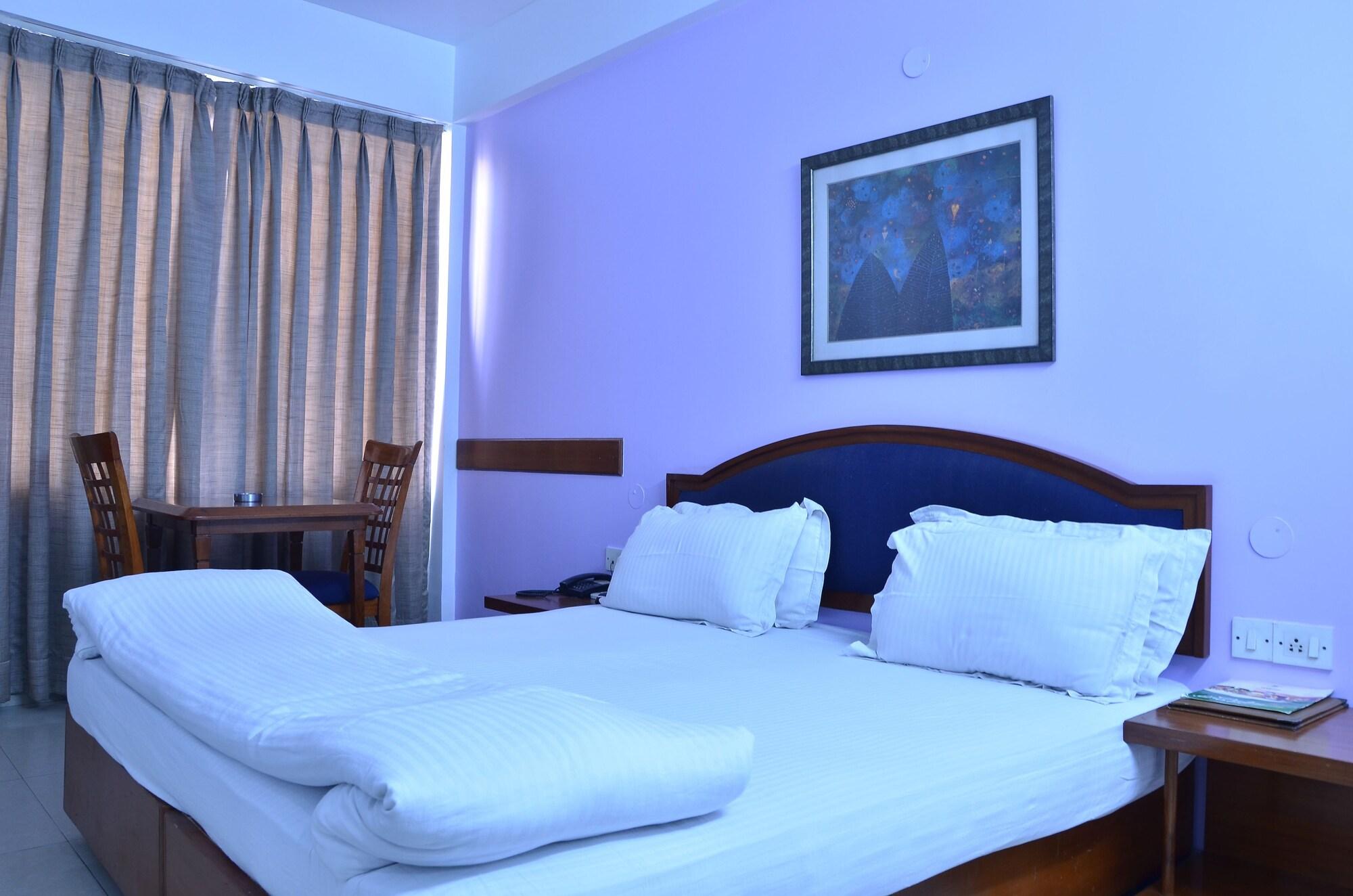 Hotel The Tourist - 1 Min From Railway Station 3*